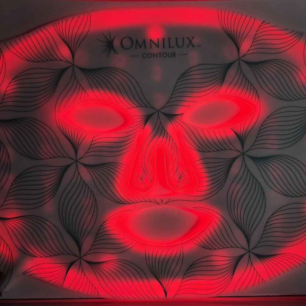 Omnilux Contour LED Face Mask - White and Green - Picture 2 of 7